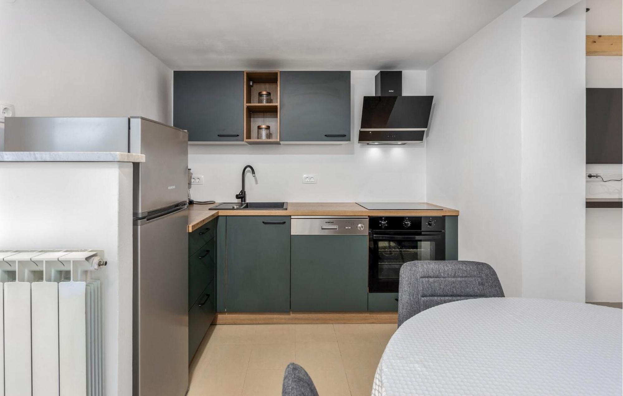 Gorgeous Apartment In Brsec With Kitchen Экстерьер фото